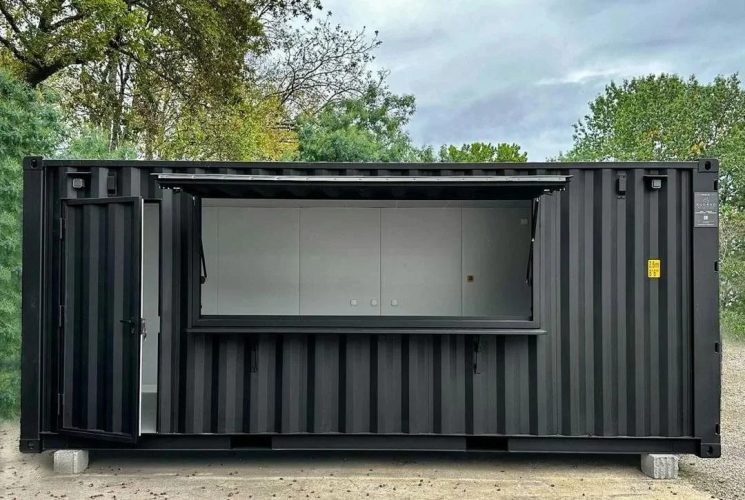 Individuell gestalteter 6-Meter-Barcontainer